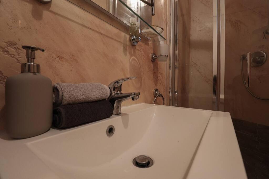 Apartament Termini Treasure - Elegant Retreat Rzym Zewnętrze zdjęcie